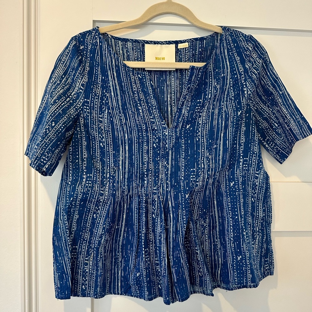 Maeve by anthropology Orchid Island Blue & White V-Neck top